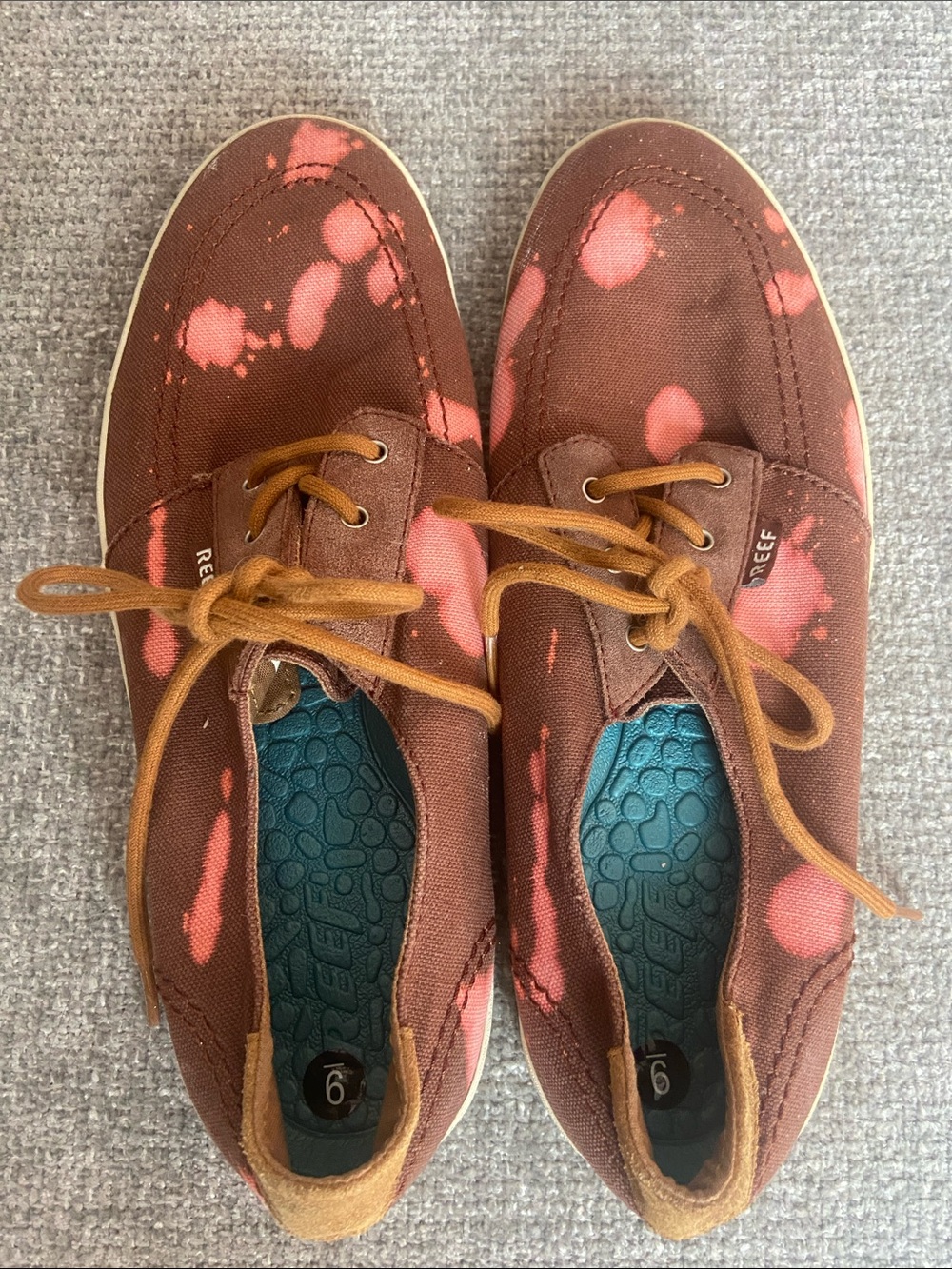Reef Brown Canvas Sneakers with Pink Splatter mens size 9 unisex womens 10.5